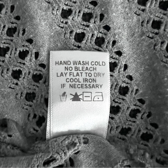 Free Society Gray Mesh Sleeveless Cut Out Tank Top Size Small EUC - Picture 6 of 6